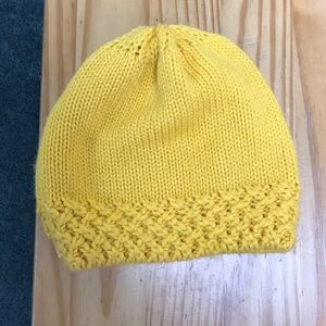 Ana yellow/gold beanie